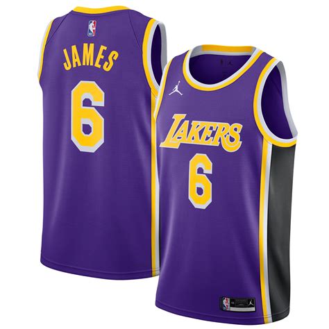 lebron james lakers outfit.